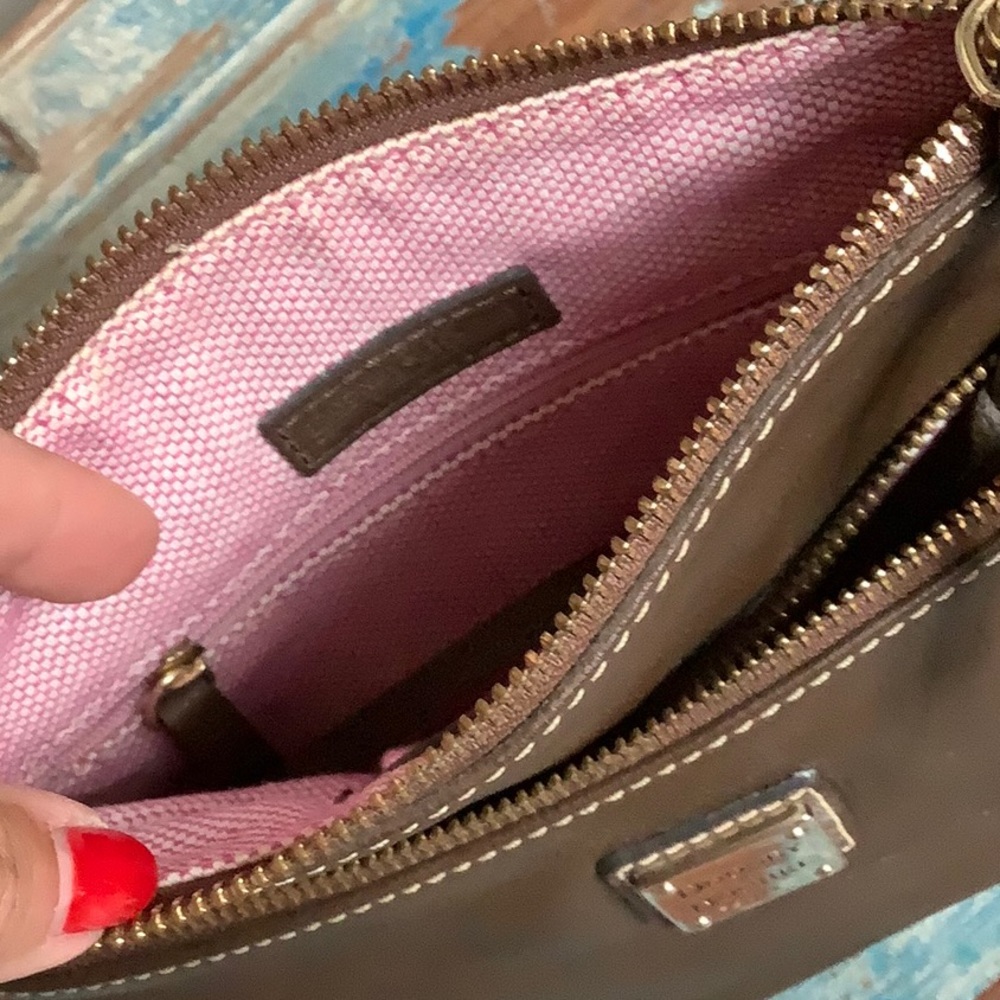 😍Dooney & Bourke Crossbody Pebble Leather Letter Carrier😍 - Picture 9 of 11